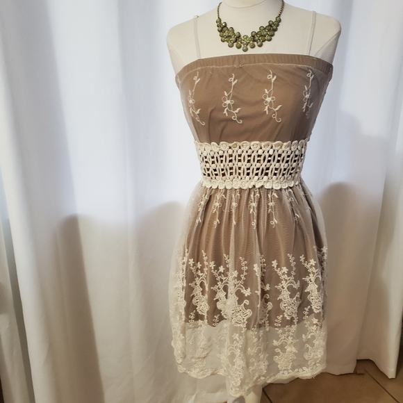 Cute little dress - Picture 1 of 6